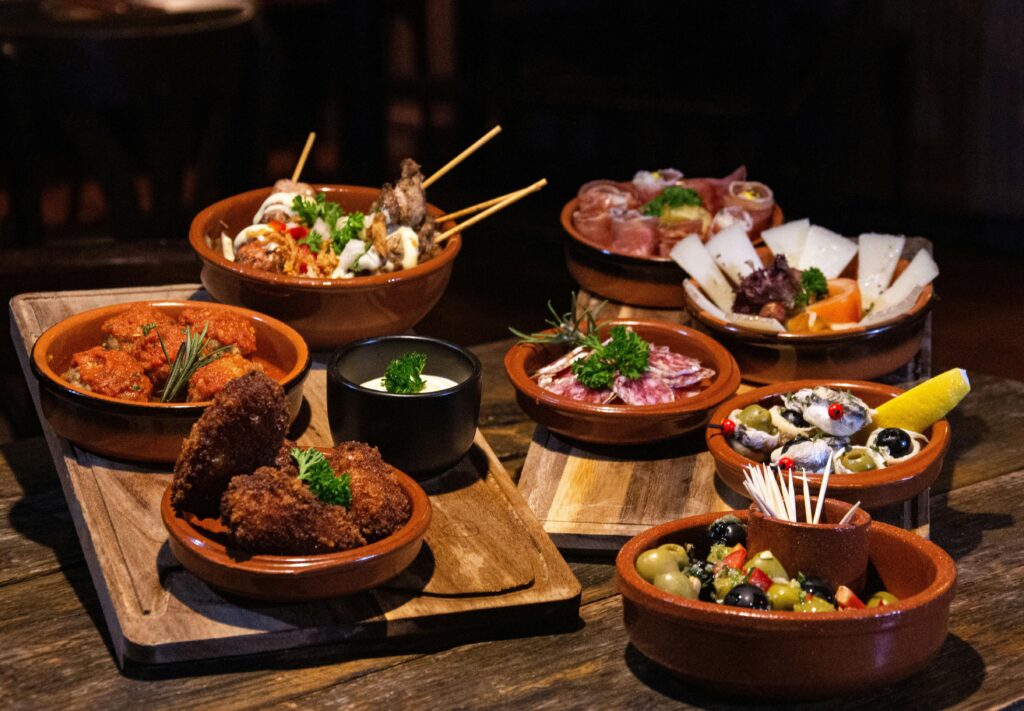 Från tapas till paella: En resa genom Spaniens matvärld